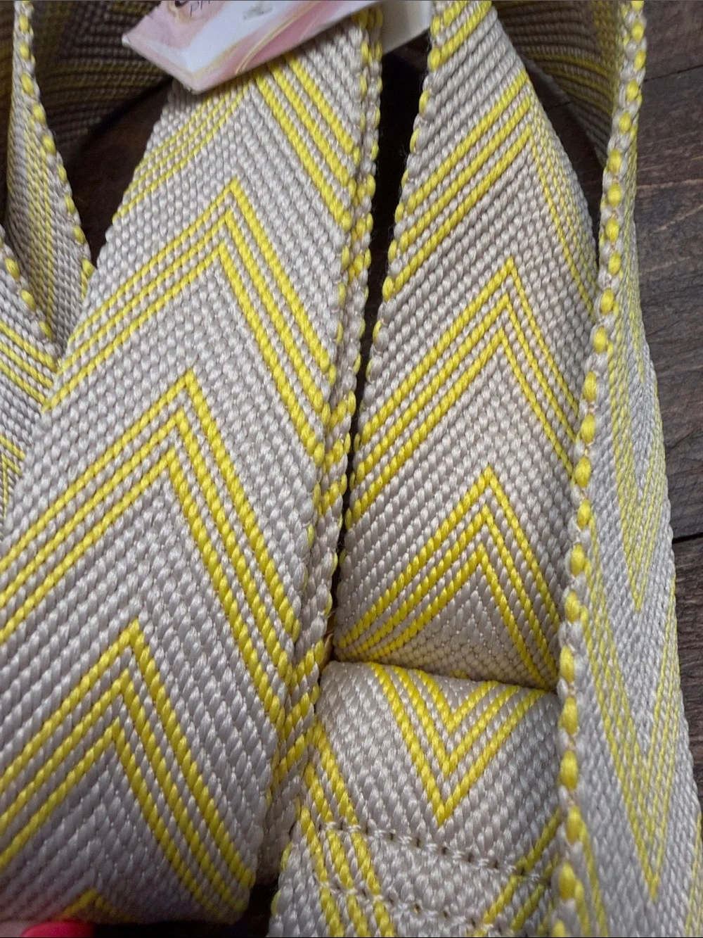 💛💛💛 NWT Universal Crossbody Phone Lanyard Strap Yellow Chevron 💛💛💛